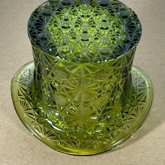 Vintage Fenton Large Top Hat Daisy Button Avocado Green Glass Vase 3.5" tall B50 - Picture 7 of 8